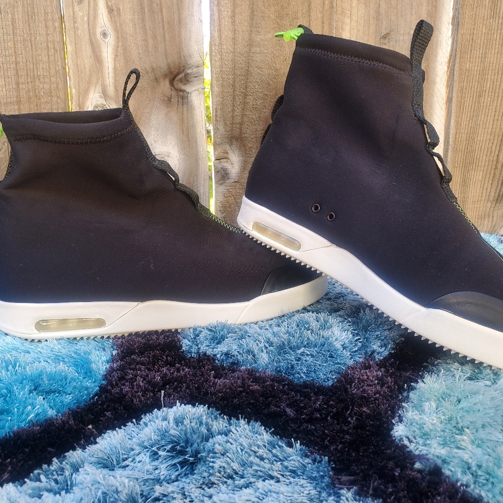 Shoes - Picture 2 of 4